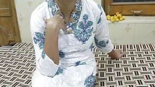 Brother-in-law someone will come. Harami Jija loosened all the tantrums by leaving the big ass sister-in-law.