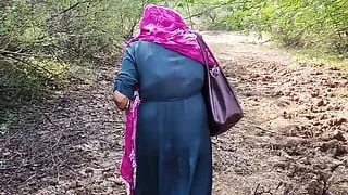 18 year Old Girlfriend fucked First Time In Jungle outdoor Hindi sex video