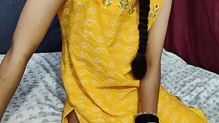 Aunty gave me a message on aunty's ass with mustard oil.