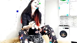 A dildo should fit deep in your throat. Here's a Christmas present from the hottie Mistress