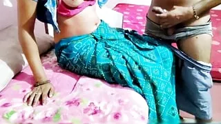 Super Sexy Hot????Desi Indian Bhabhi????Ko Devar Ne Ghodi Bana Doggi Style Me Chut Ki Chudai Ki, Badi Lund Se Desi Sex Ko Enjoy Aunty Ne.