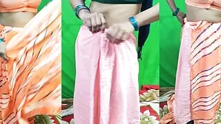 Indian Hot Bhabhi ???? saree change - in hindi video