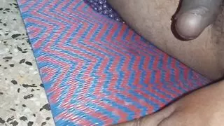 Usha bhabhi na apna pussy fingered kiya