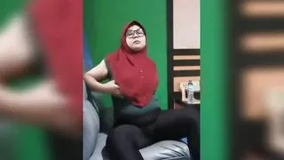 Old Widow's Hot Wiggle