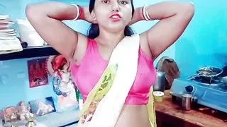 My stepsister finally agreed to show saree navel