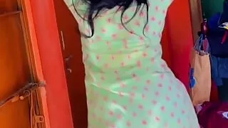 Hot bhabhi ki chudai chut with saree removing