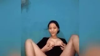 Sexy chick charm with a sexy body