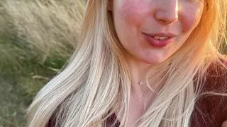 Vends-ta-culotte - A gorgeous girl shows off outdoors then sucks off her boyfriend and swallows it all