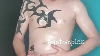 Ginger tomtom oiled, wet and wanking