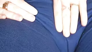 blue youga pants after work out, my cameltoe is rubbed