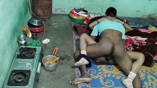 Hot wife come in night full hard chudai hindi audio