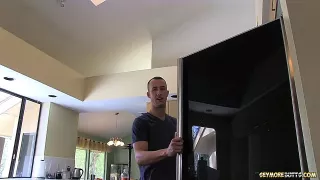 Pralles Blondchen muss züngeln und dann jede Öffnung eingelocht werden