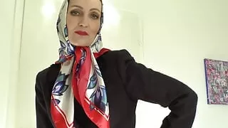 Lady Victoria Valente Showed Elegant Satin Headscarves Scarf Queen