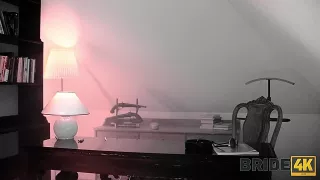 Brünettes Girl in der Hochzeitsnacht gebumst