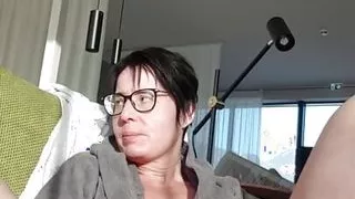 Milf Julie orgasm at public relax place