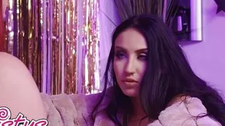 TWISTYS - Watch Jade Baker And Molly Stewart Take Turns Licking Each Other's Pussies In The Bathtub