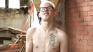 Sean pumps young twink Noah Carter with a new machine