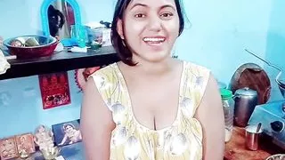 Hot desi indian girl bigg big in the room