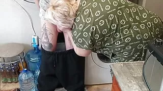 cum in stepmom's mouth after jerking off and deep blowjob