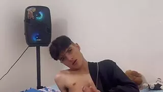 AndresZP has another solo session in his bedroom - part 1