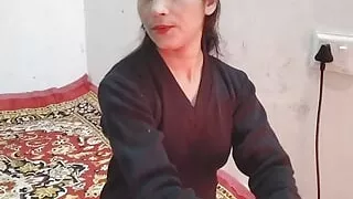 Chachi ne sath me sula kar apni gand marbai