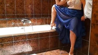 Amateur Blonde Mature Enjoys Sex Games in Bathroom and Bed