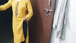 Step sister ko kapde utaar ke choda