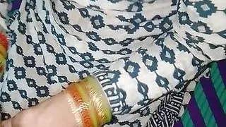 Desi girlfriend's sex on bed