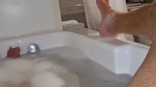 Amateur   Hot Bath - Saw In Bathtub