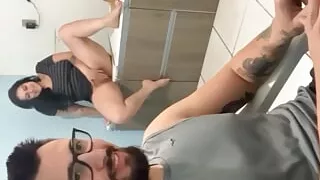 The slut came to offer herself while I worked and I gave her what she wanted, COCK IN THE ASS