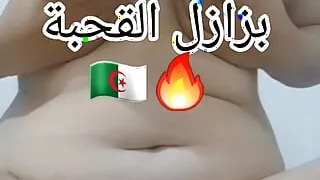 9a7ba Algerian Jalbab plays with her