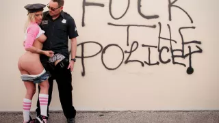 Jessa Rhodes gets pulled over and jerks off a cop - PublicHandjobs