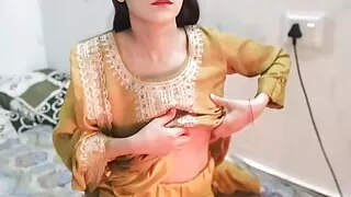 Indian Step Sister Ka apne samne kapra kholbaya