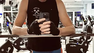Jerking off in the gym  and have a nice cumshot