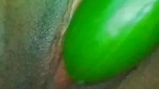 Sexy video cucumber inside Desi aunty pussy cum