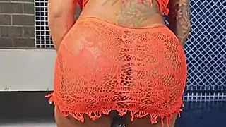 Tattoo Chica mit schwarzem Haar von BBC gebumst