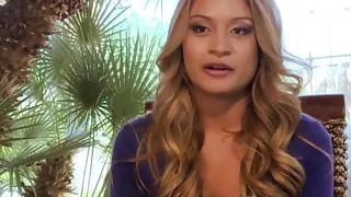 Natalia Rhodes a horny woman of Latin origins gets her pussy