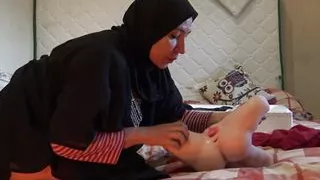 Moroccan Beurette Wants to Have Lesbian Sex With Girls