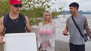 Threesome on the beach with stepbrothers - Danner Mendez - Tatiana Alvarez - Max Betancur