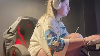 Farting While Playing Dress to Impress in Thongs