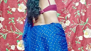 Desi hot indian bhabhi ji in blue saree showing her boobs and thighs