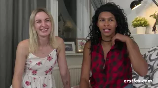 Lesbische Doppelstimulation Mit Zwei Vibratoren