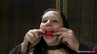 Maggie Mayhem Balancing - Kink