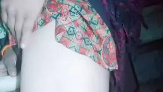 Hot Lavanya is trying to satisfy her lust with vegetables, but as soon as I get a little excited, I take out my panties