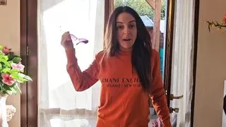 She Gives Me Daisy, and I Try It Immediately