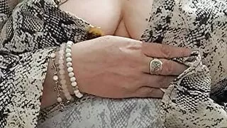 Hot after watching porn, I pee and masturbate until I have a delicious orgasm