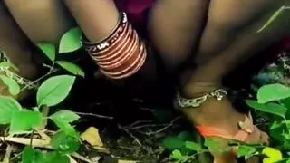 Indian bhabhi ko jungle me chudai kiya