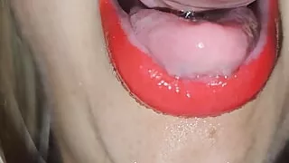 The boss sticks his dick in the secretary's lips and fills the tits with cum milk