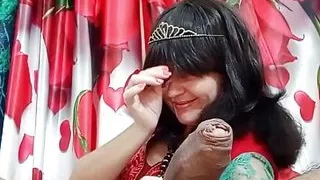 Gorgeous hottie looks good