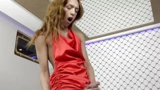 Foxy Tgirl Ariel Oberlin Enjoys Piston Machine Fucking